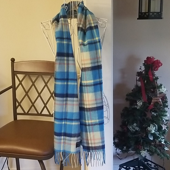 Soft & Cozy blue paid scarf - Picture 5 of 6